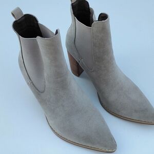 MiiM Women's Tan  Suede  Ankle Boots - 8